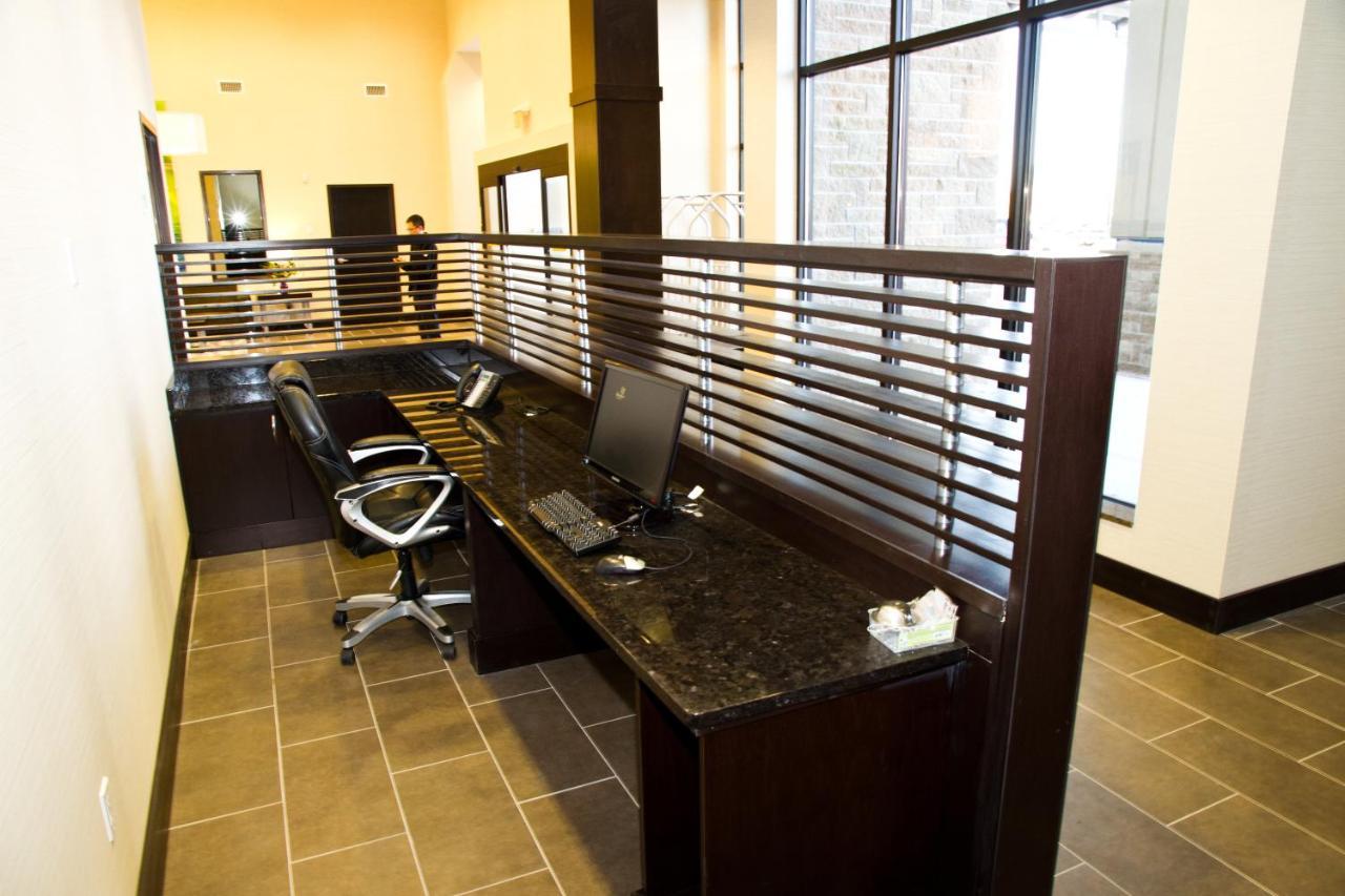 Holiday Inn Hotel & Suites Red Deer By Ihg Penhold Exterior photo