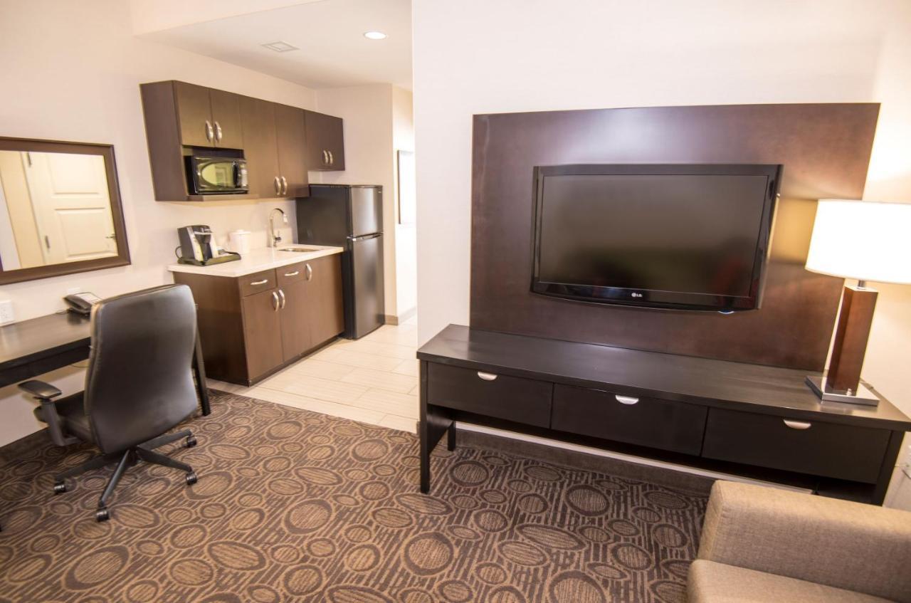 Holiday Inn Hotel & Suites Red Deer By Ihg Penhold Exterior photo