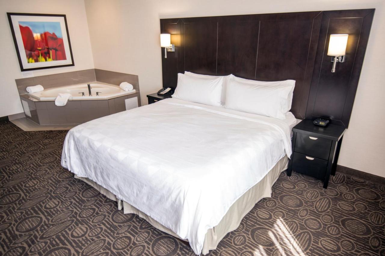 Holiday Inn Hotel & Suites Red Deer By Ihg Penhold Exterior photo