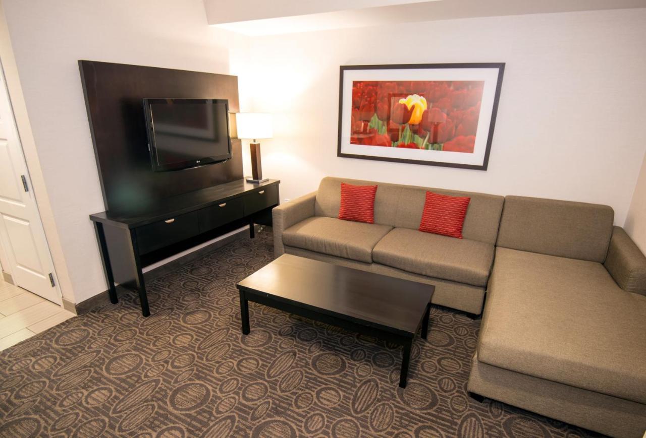 Holiday Inn Hotel & Suites Red Deer By Ihg Penhold Exterior photo