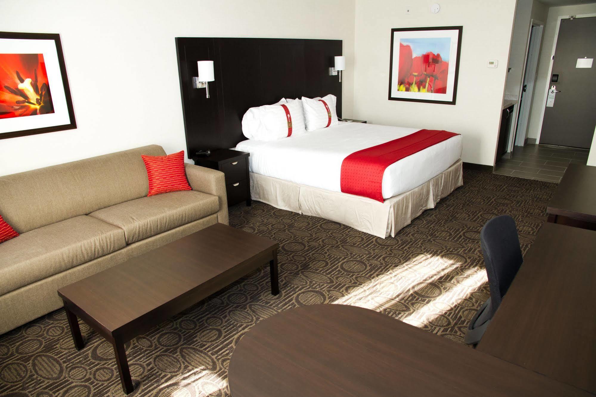 Holiday Inn Hotel & Suites Red Deer By Ihg Penhold Exterior photo