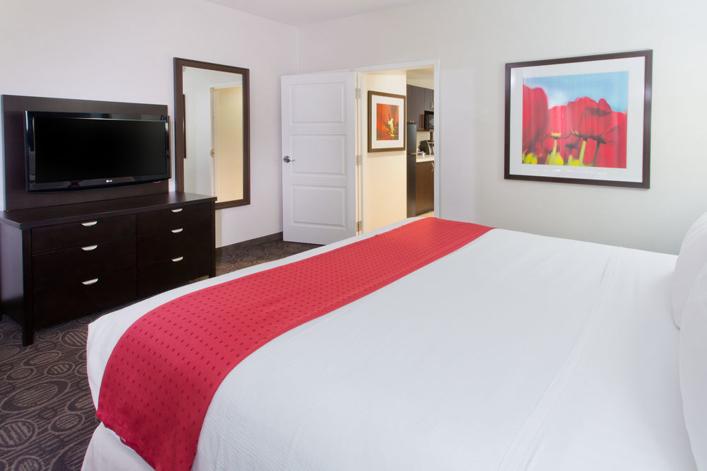 Holiday Inn Hotel & Suites Red Deer By Ihg Penhold Exterior photo