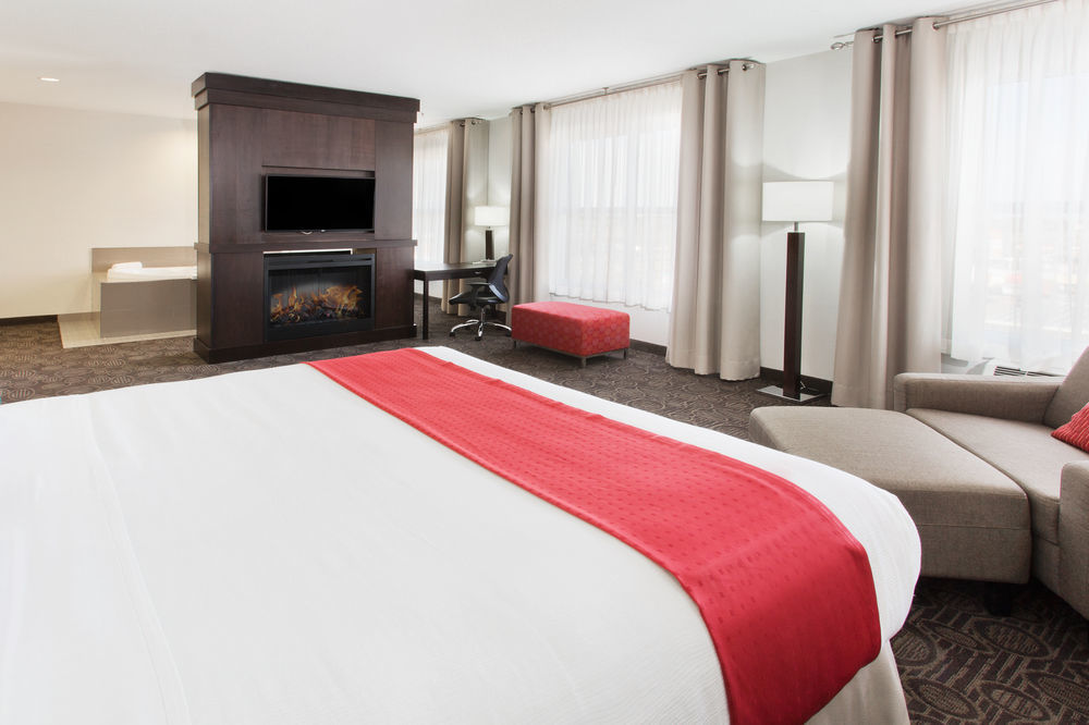 Holiday Inn Hotel & Suites Red Deer By Ihg Penhold Exterior photo
