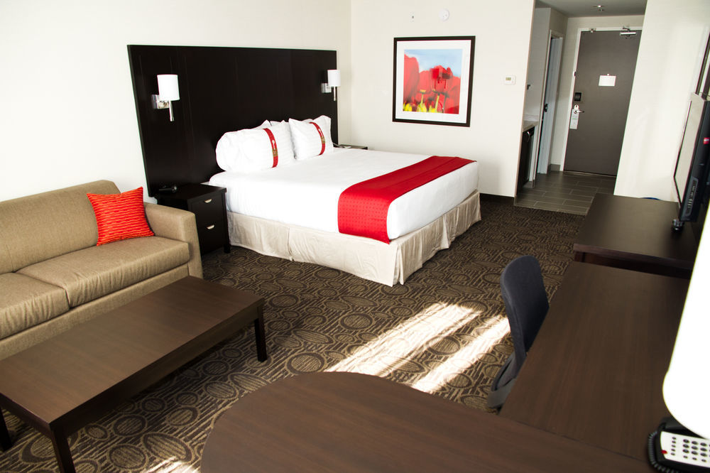 Holiday Inn Hotel & Suites Red Deer By Ihg Penhold Exterior photo