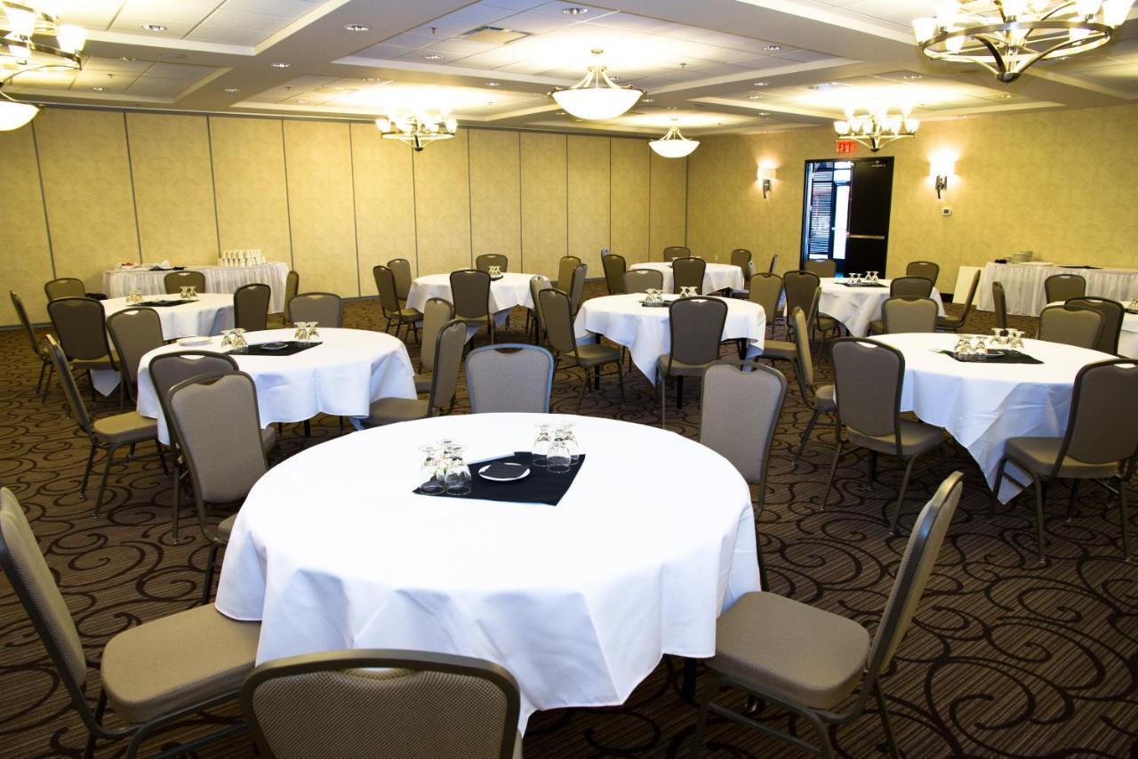 Holiday Inn Hotel & Suites Red Deer By Ihg Penhold Exterior photo
