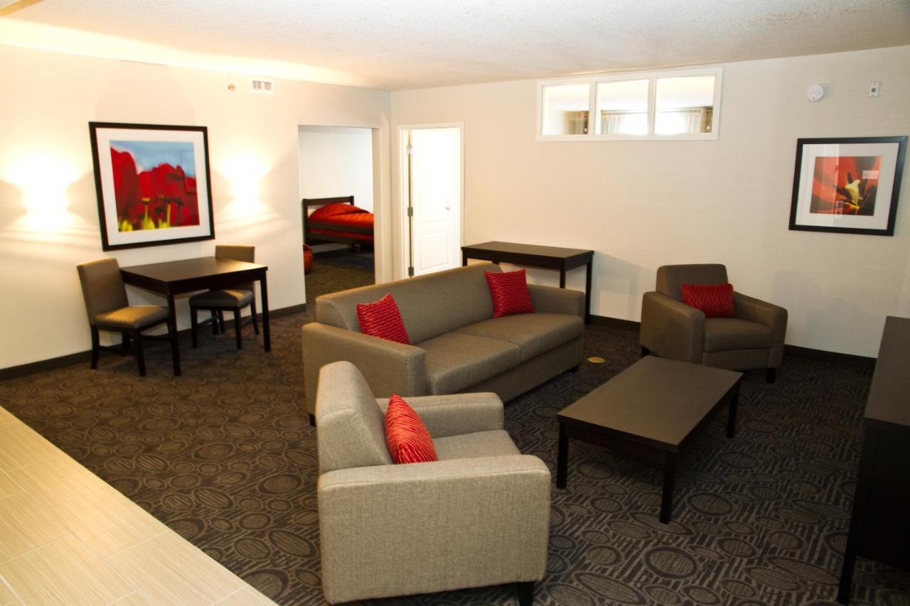 Holiday Inn Hotel & Suites Red Deer By Ihg Penhold Exterior photo